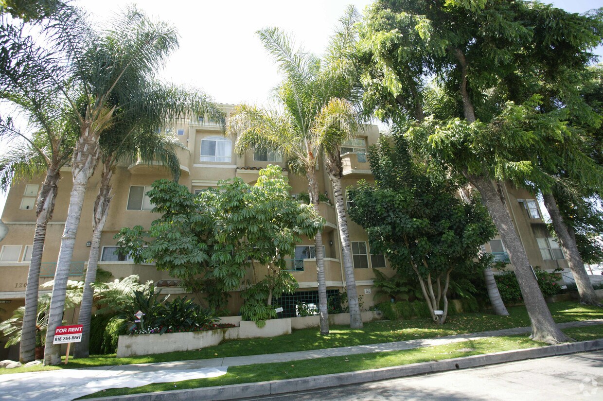Foto principal - 12040-12050 Hoffman St