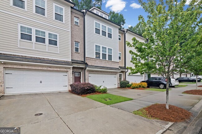 Building Photo - 2779 White Oak Ln
