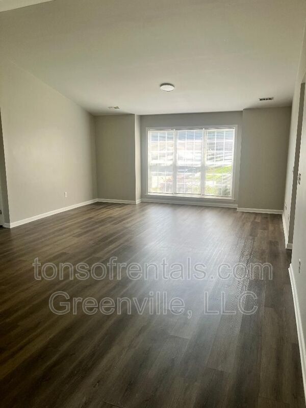 Building Photo - 7 Stonington Way
