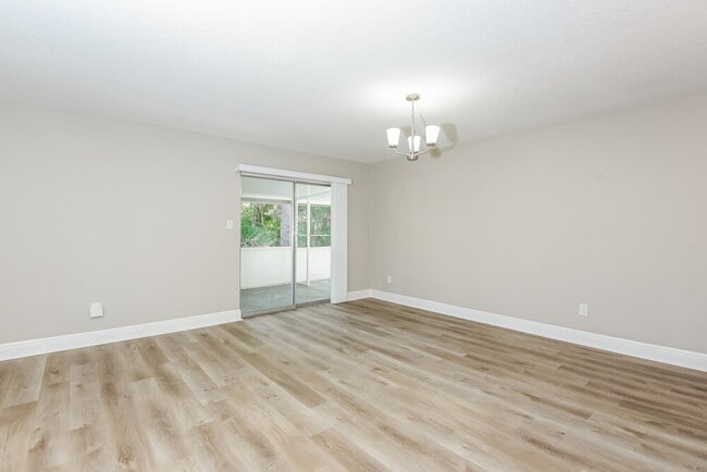 Foto del edificio - 10706 Windsor Pl