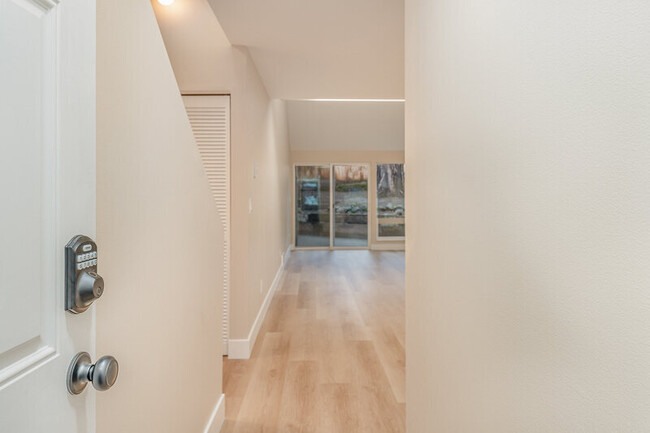 Foto del edificio - 3614 Interlake Ave N