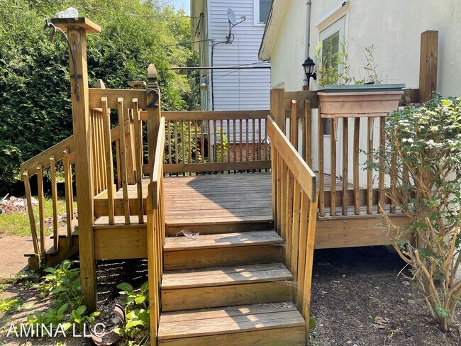 Building Photo - 5 br, 1.5 bath House - 2 Backus St