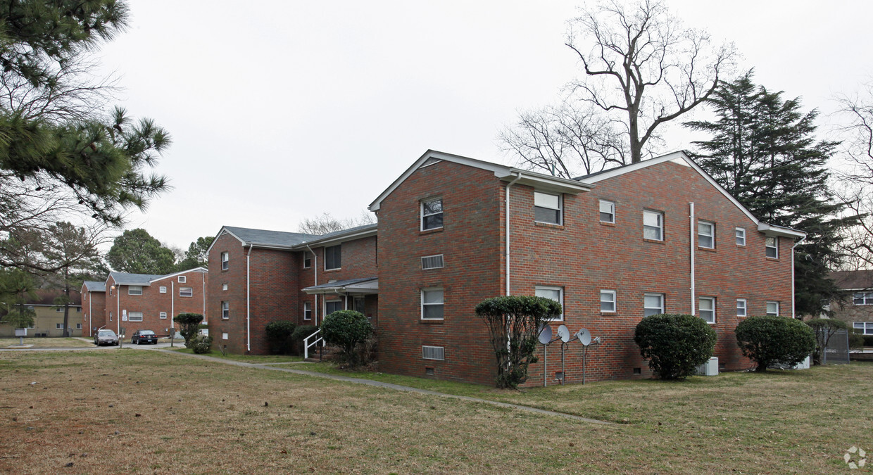 Building Photo - Raylaine Manor Apartments