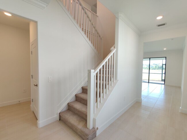 Foto del edificio - 6140 Baywood Ct