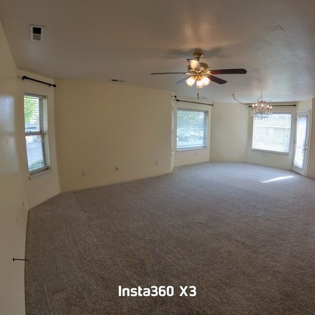 Foto del edificio - Charming 3 Bed 2 Bath Medford Townhome