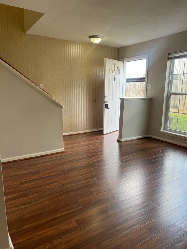 Foto del edificio - 1403 Blalock Rd