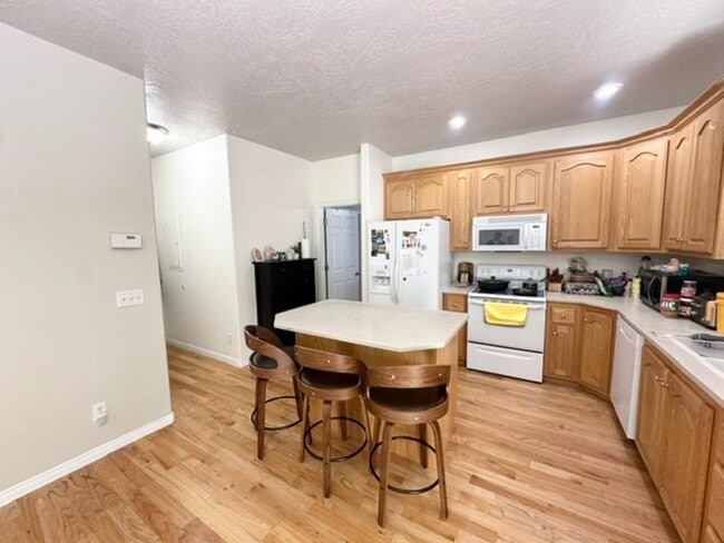 Photo - 1563 West Turtle Dove Lane, West Jordan, UT 84088 House
