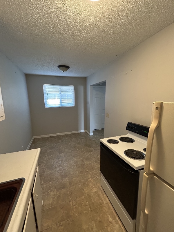 Building Photo - 276 White Bridge Pike