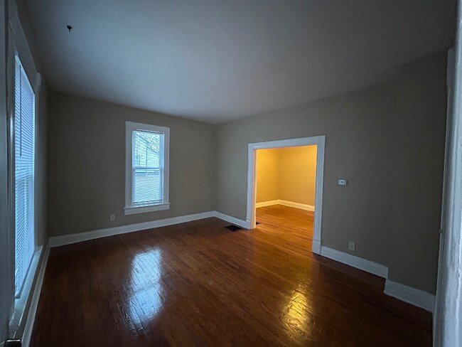 Foto del edificio - 1108 E Main St