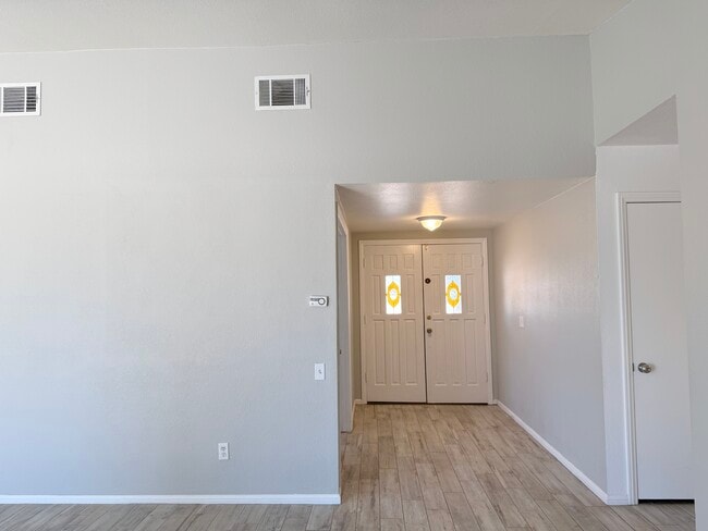 Building Photo - 14957 Mandan Rd