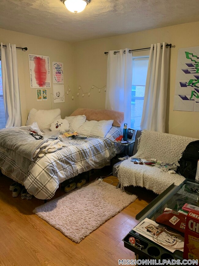 Building Photo - 2 Shepherd Ave