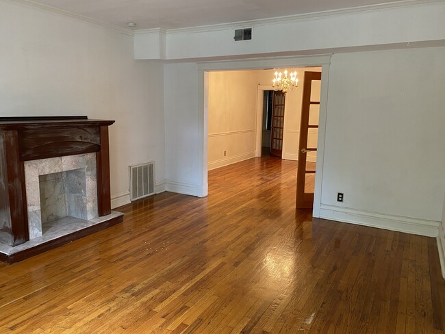 Building Photo - 6261 Clemens Ave