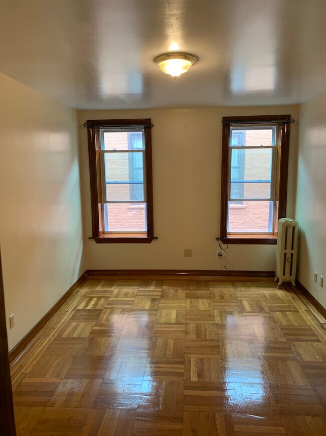 Building Photo - 33 E 95th St