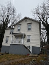 Building Photo - 103 Tucker St