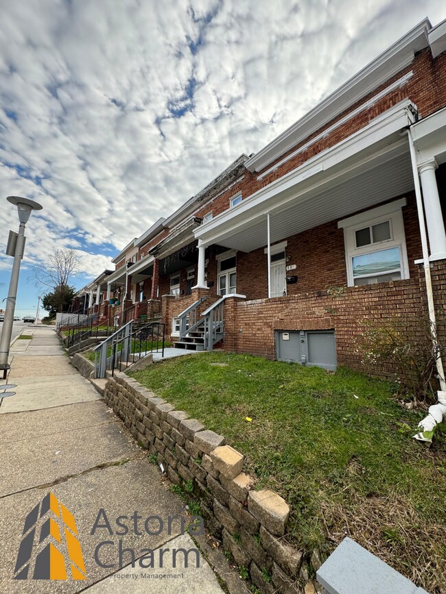 Building Photo - Newly renovated 2BD/1BA + DEN HOME in East...