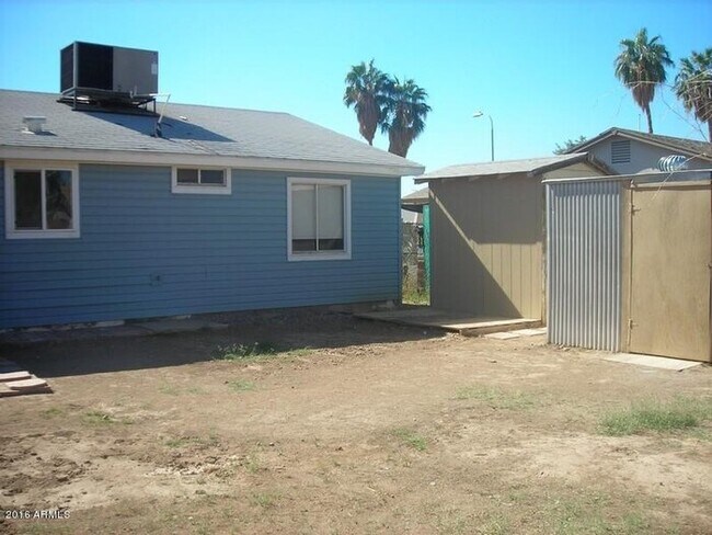 Building Photo - Spacious and Beautiful 4 bedroom/ 2 bath H...