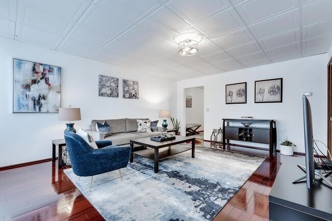 Living Room - 264 44th St