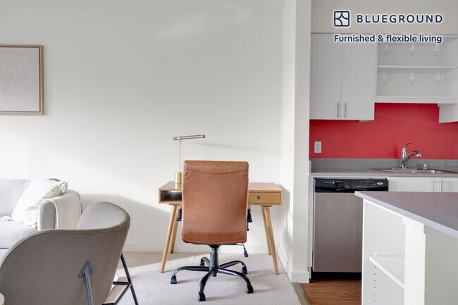 Building Photo - 330 3rd Ave W