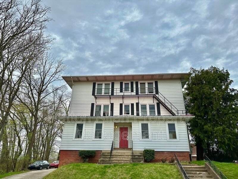 43 Ravenscroft Dr Unit 7, Asheville, NC 28801 Condo for Rent in