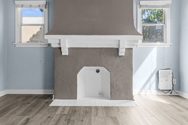 Foto del edificio - 1115 E Broadway