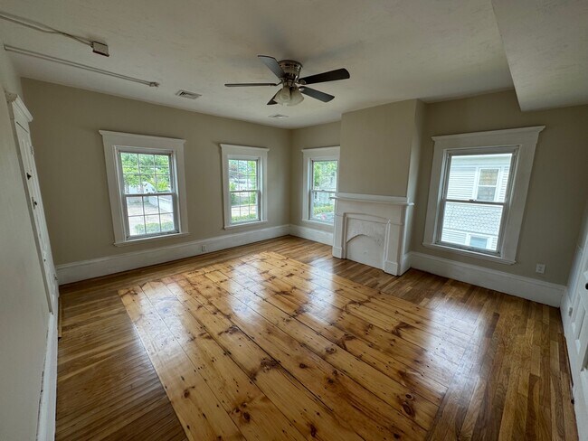 Foto del edificio - 17 Whitman Ave