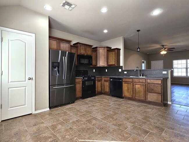 Foto del edificio - Available for Showing Now! 18-Month Lease ...