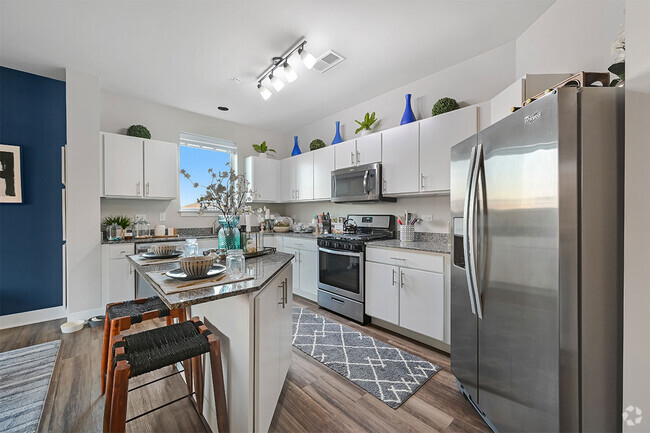 Stylish Kitchen with Breakfast Bar and Stainless Steel Appliances - METRO 59