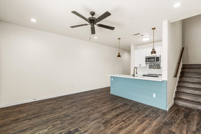 Building Photo - 1402 Courtney Place