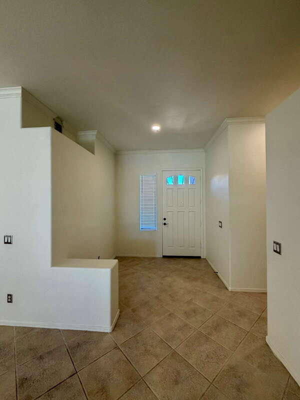 Building Photo - 885 W Aloe Pl