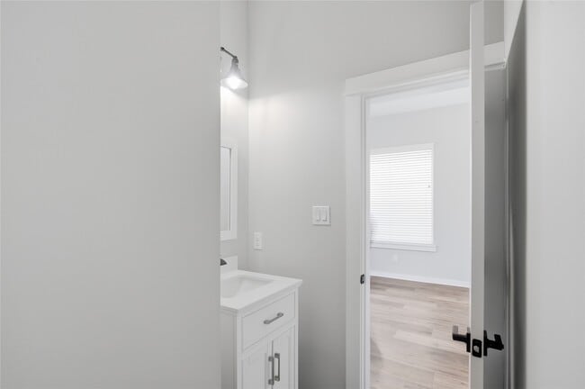 Building Photo - 6728 Parker Grv Ln