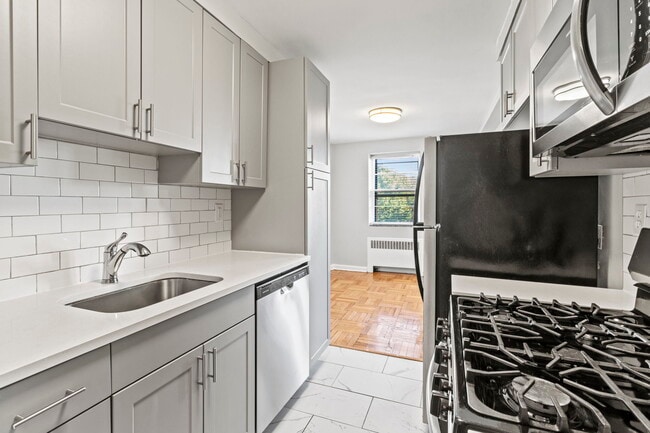 Photo - Pelham Park Apartments