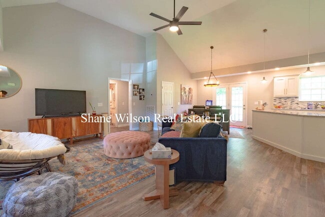 Building Photo - 170 Creeks Cv