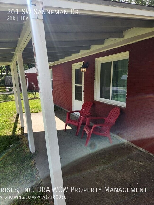 Building Photo - 201 SW Sanneman Dr