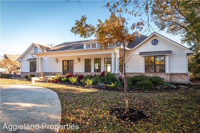 Building Photo - 4 br, 3 bath House - 806 Thomas - Main House