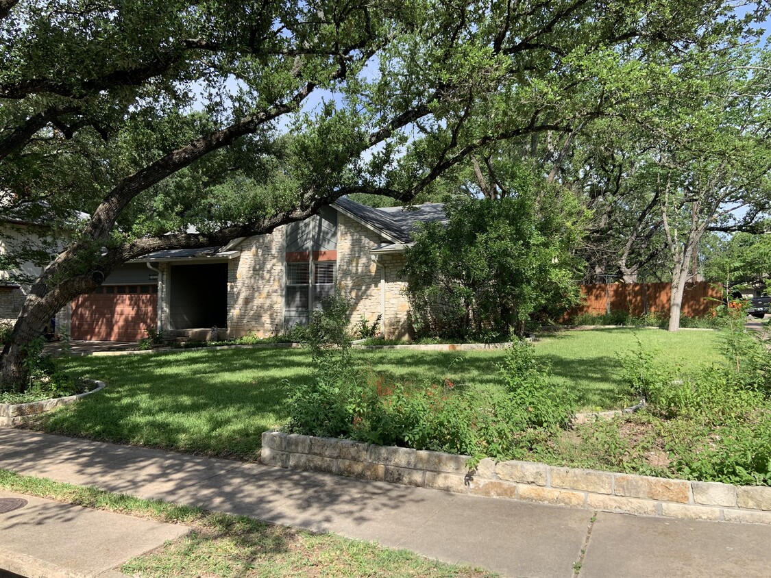 Primary Photo - 4610 White Elm Dr