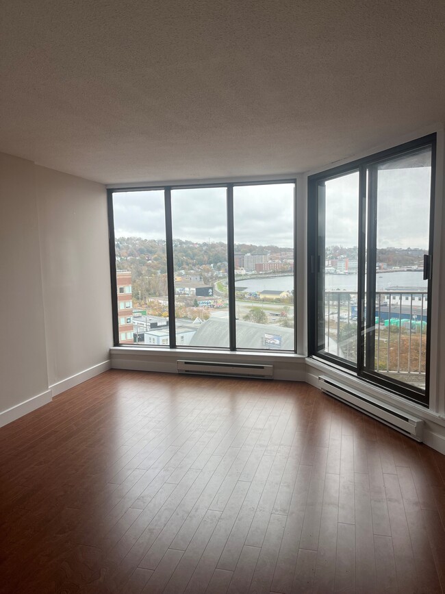 Building Photo - ONE BEDROOM APARTMENT LOCATED IN THE HEART...