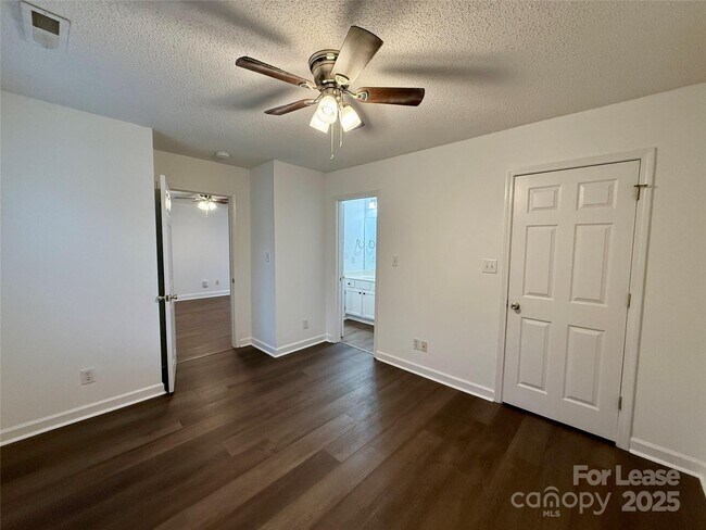 Foto del edificio - 131 McKendree Rd