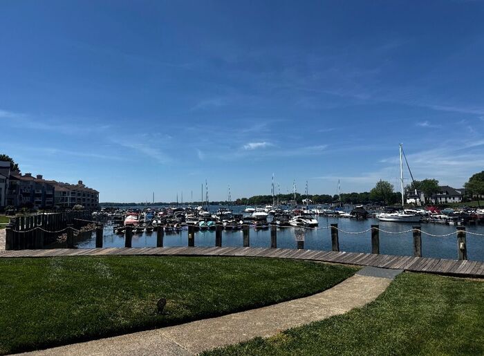 Foto del edificio - 3BR Townhome - Lake Living in Vineyard Point with Boat Slip Access Near Lake Norman