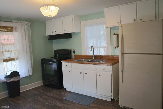 Building Photo - 2 br, 1 bath House - 2208 East 56th Street