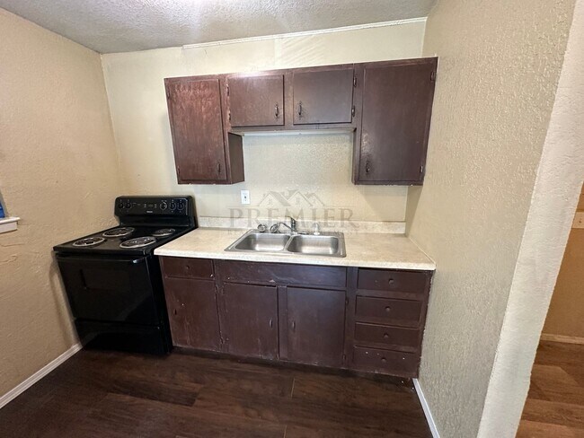 Foto del edificio - 4818 Woodend Ave