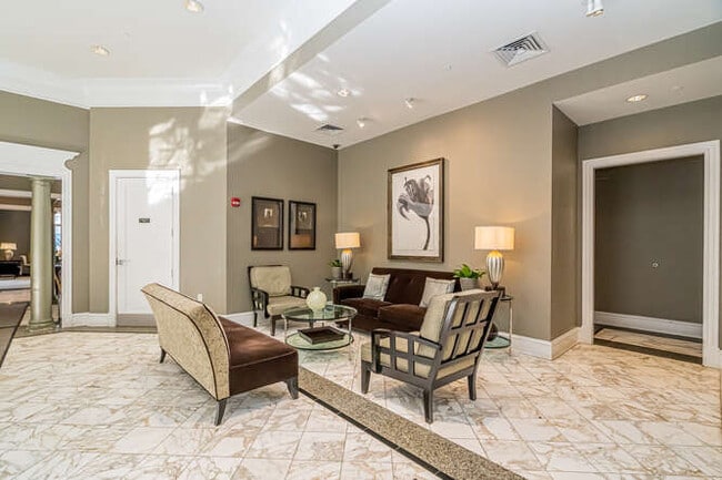 Photo - 851 N Glebe Rd Townhome