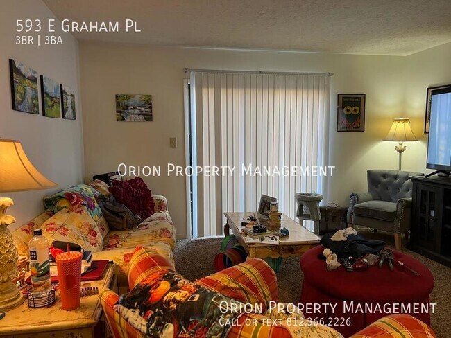 Foto del edificio - 593 E Graham Pl