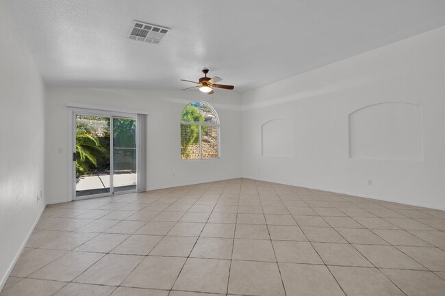 Foto del edificio - 1542 Misty Sky Dr