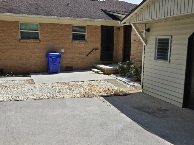 Building Photo - 11617 S Williamsburg Dr