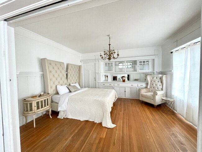 Building Photo - 1624 S Gramercy Pl