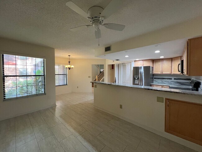 Foto del edificio - Beautiful 3 bed 2.5 bath townhome