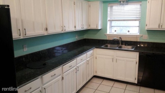 Foto del edificio - 3 br, 2 bath House - 8814 Deerwood Dr.