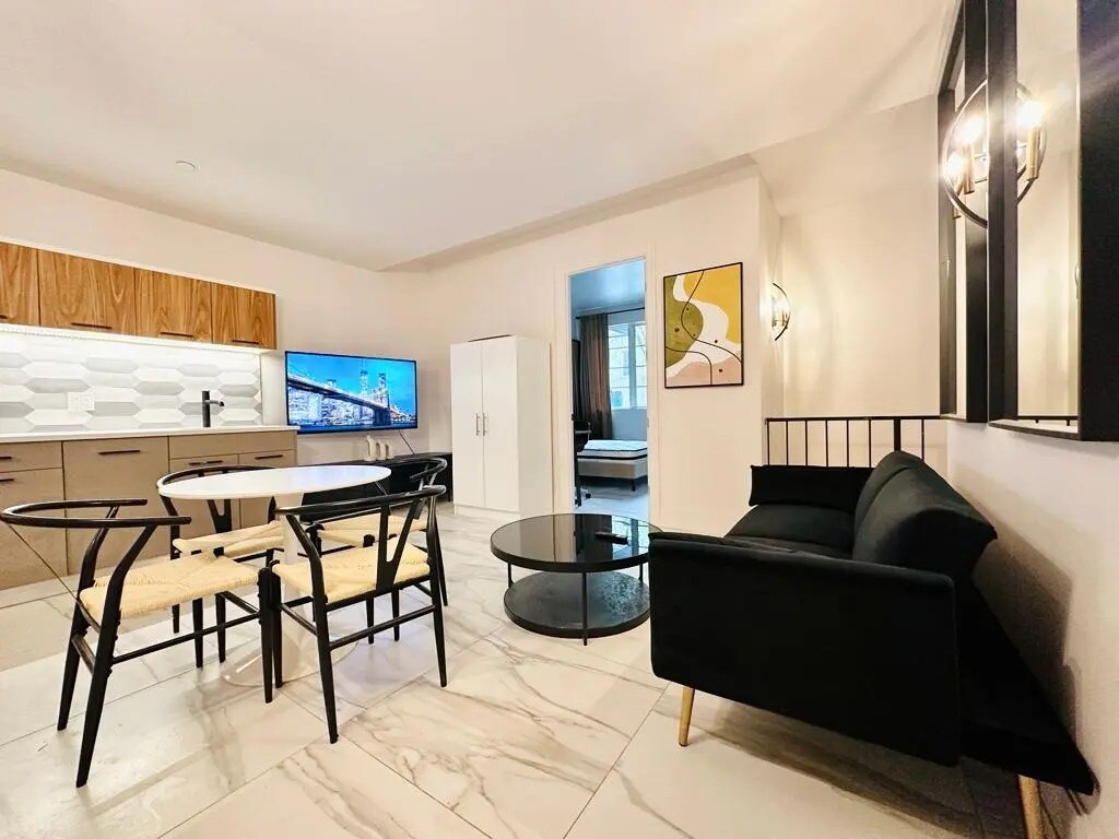 Primary Photo - Furnished room/NOT APARTMENT