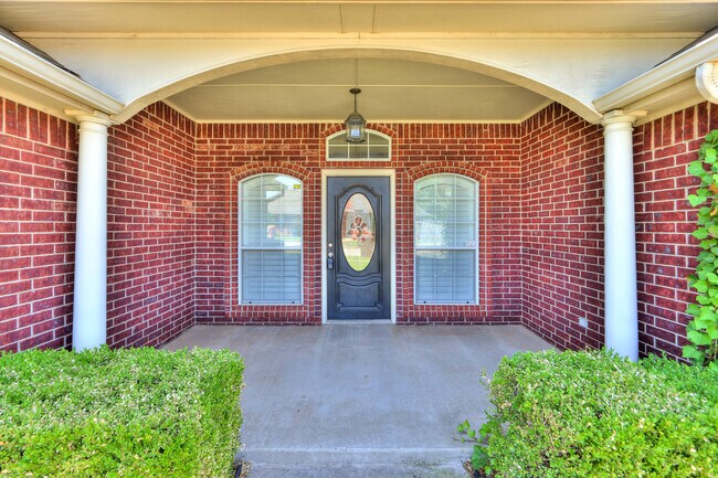 Building Photo - 10720 S Linn Ave