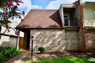 Building Photo - 4404 Basswood Ln